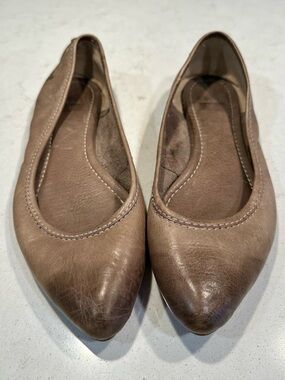 Women’s Pointed Toe Leather Ballet Flats in Taupe